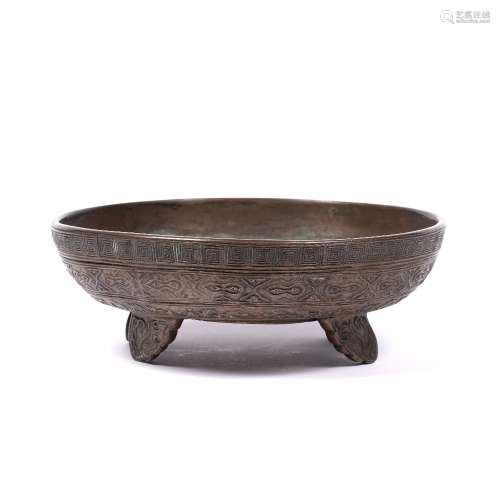 Bronze cover for an archaistic tripod vessel Chinese, Qianlong period (1736-1795) 22cm across