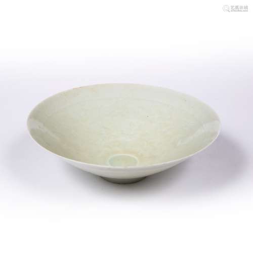 Qingbai porcelain bowl Chinese, Southern Song dynasty (1127-1279) with narrow unglazed foot and