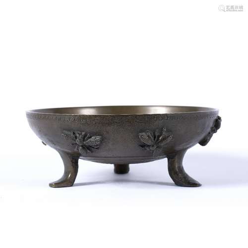 Cast bronze bowl Japanese, Meiji period, late 19th/early 20th Century in the form of an inverted