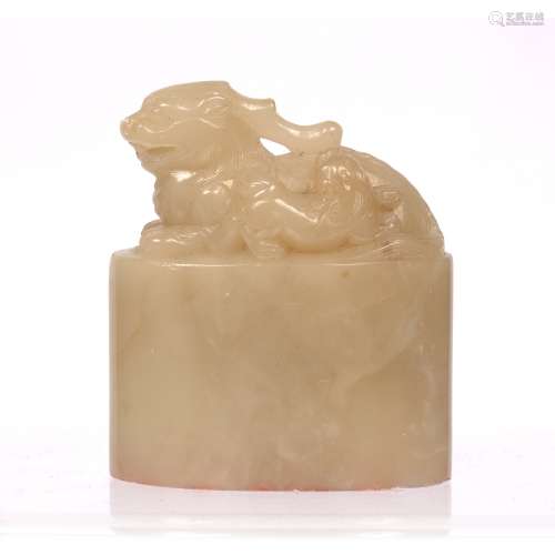 Jade seal of oviform Chinese, 19th Century carved with a recumbent Kilin and a cub facing right, the