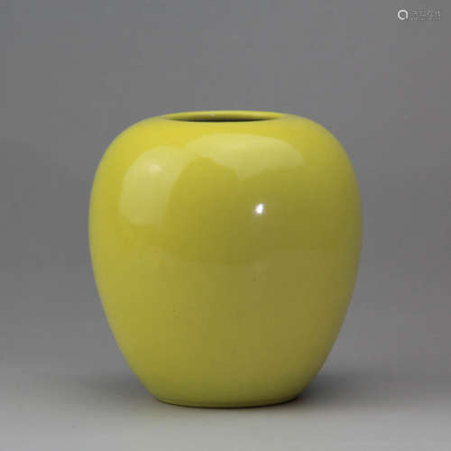 A Chinese Yellow Glaze Porcelain Water Pot
