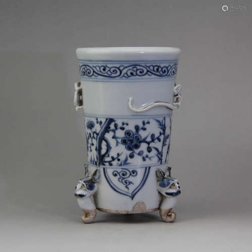 A Chinese Blue and White Twining Lotus Pattern Porcelain Three-legged Cup