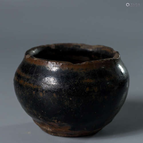 A Chinese Brown Glaze Porcelain Jar