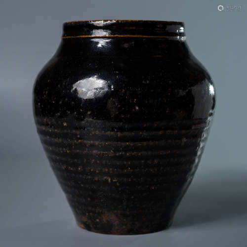 A Chinese Black Glaze Porcelain Jar