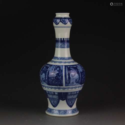 A Chinese Blue and White Floral Porcelain Vase