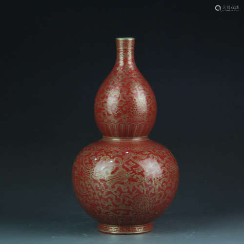 A Chinese Eight Immortals Painted Gild Porcelain Gourd-shaped Vase