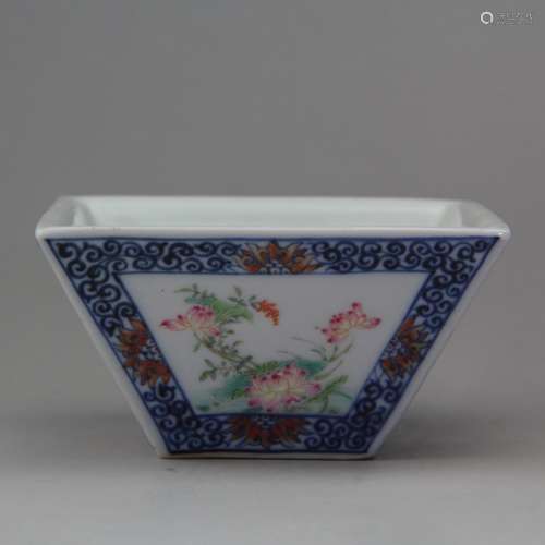 A Chinese Blue and white Famille Rose Porcelain Square Utensil