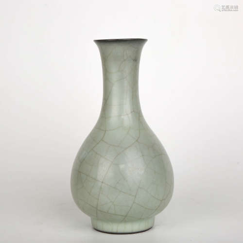 A Chinese Official Kiln Porcelain Flask
