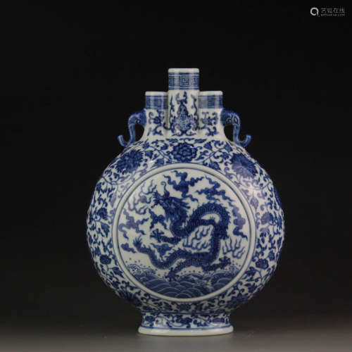 A Chinese Blue and White Dragon Pattern Porcelain Three Tubs Oblate Vase