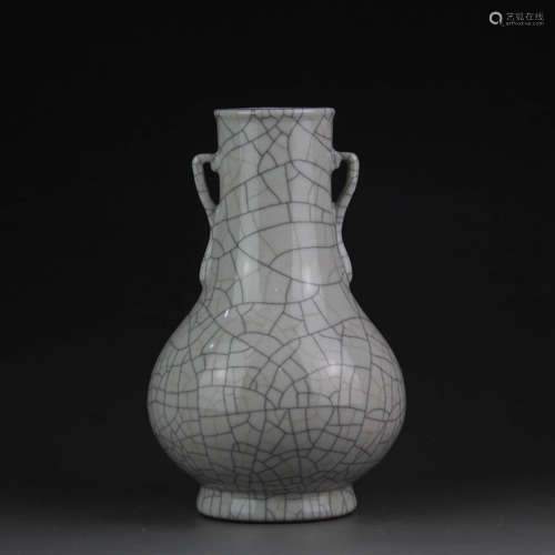 A Chinese Ge Kiln Porcelain Double Ears Vase