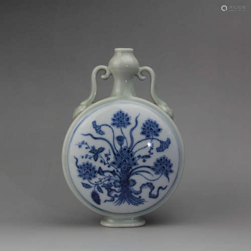 A Chinese Lotus Pattern Porcelain Obalte Vase