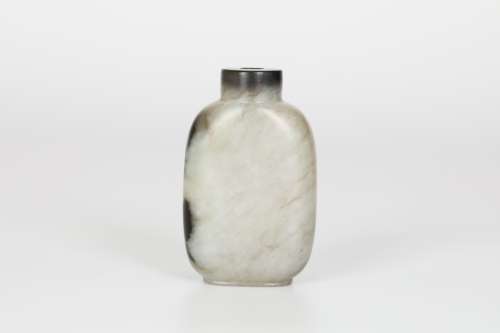 16th century Hetian jade snuff bottle