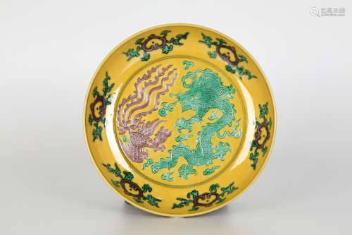 17th Century, Kangxi Yellow Land Fighting Color Dragon and Phoenix Plate