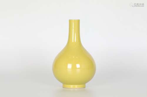 17th,yellow ground glaze bottle