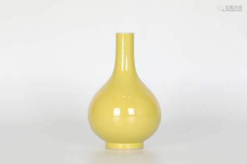 17th,yellow ground glaze bottle