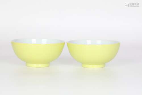 Yongzheng, a pair of yellow glaze bowls