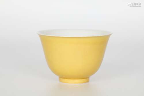 17th century, Yongzheng yellow glaze cup