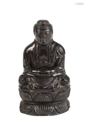FINE CARVED AMBER FIGURE OF A SEATED BUDDHA, QING DYNASTY