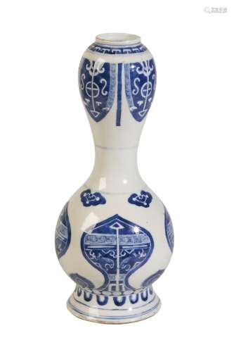 BLUE AND WHITE 'ARCHAISTIC' GARLIC MOUTH VASE, KANGXI SIX CHARACTER MARK AND OF THE PERIOD