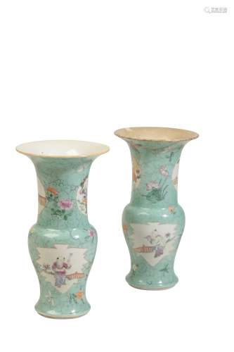 PAIR OF FAMILLE ROSE AND FAUX-TURQUOISE VASES, QIANLONG / JIAQING PERIOD