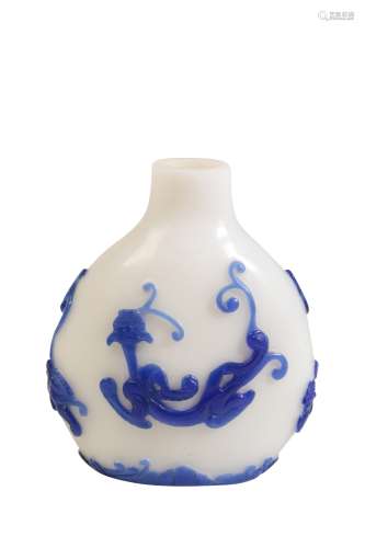 FINE BLUE-OVERLAY WHITE GLASS SNUFF BOTLLE, PROBABLY IMPERIAL, PALACE WORKSHOPS, BEIJING, 1780-1840