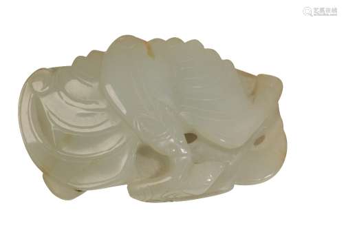CARVED CELADON 'BAT AND JADE' GROUP, LATE QING / REPUBLIC PERIOD