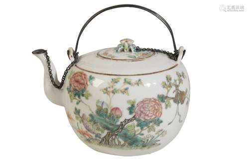 FAMILLE ROSE 'DEER AND CRANE' TEAPOT, QING DYNASTY, 19TH CENTURY