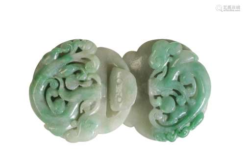 CARVED JADEITE 'CHILONG' BELT BUCKLE, LATE QING DYNASTY