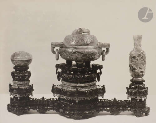 PHOTOGRAPHE NON IDENTIFIÉ Catalogues d'objets d'art chinois et d'Asie du Sud-Est, c. 1890-1910.