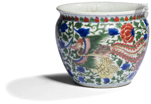 CHINE - XVIIe siècle Vasque en porcelaine émaillée polychrome dit 