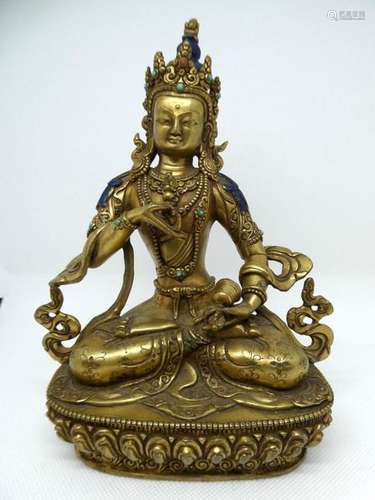 CHINA Buddha in gilt bronze and partially polychrome. 20th century. Size : 20,7 x 12,5 x 11,3 cm