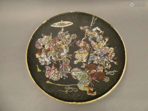 JAPAN Glazed earthenware dish decorated with warriors. Diam : 35cm