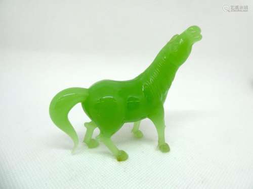 Green jadeite horse. Dim : 8x9cm