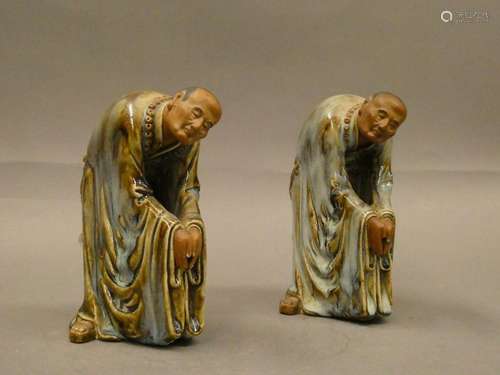 CHINA Couple of praying figures in glazed terracotta. H. : 14,5cm