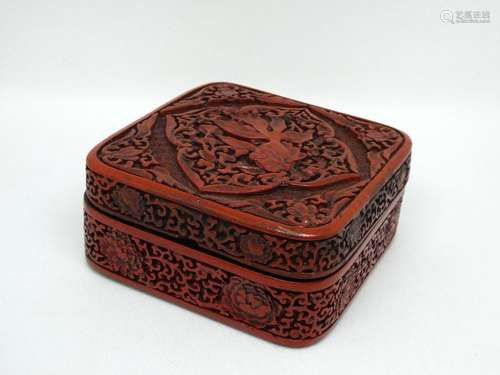 CHINA Carved and red lacquered square wooden box with a fish decoration on the lid. Dim : 12,5x12,5x5,5cm