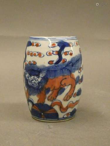 CHINA Porcelain inkwell with lion motif H. 9 cm