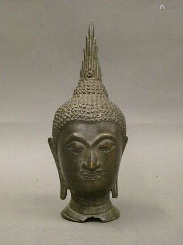 Bronze head of a deity. Ht: 20,5 cm