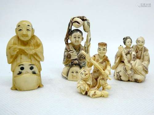 CHINA, circa 1900 Suite of 5 ivory netsukes including: a musician couple, a crouching character, two days and a wise man.