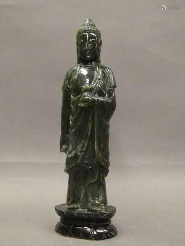 CHINA Large statuette of Guan Yin made of jade spinach. H. : 34 cm