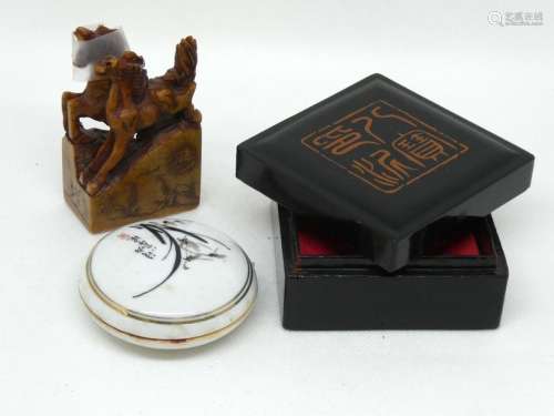 CHINA Set including a hard stone stamp depicting a horse