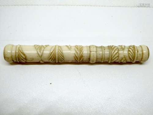 Asian Work Bone needle holder, decorated with leaves. Lg: 9cm