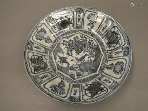 CHINA Large porcelain bowl with white and blue bird decoration in the central part. Diam: 31cm