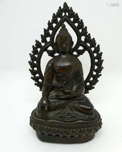 CHINA Small bronze statuette of Buddha. H. : 15 cm