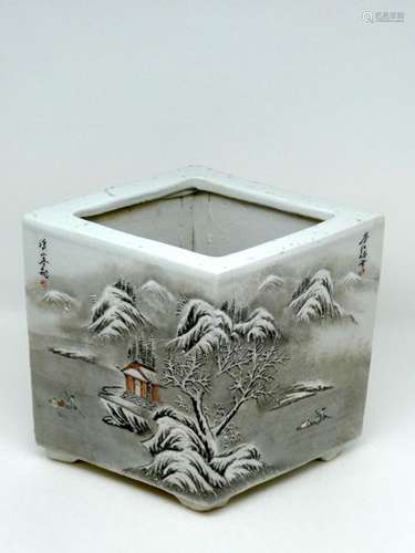 CHINA White porcelain cache pot with a mountainous and snowy landscape decoration. Dim : 18x21cm