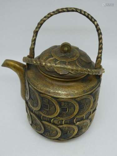CHINA Bronze teapot with coin motif. H. : 16 cm - 19 cm