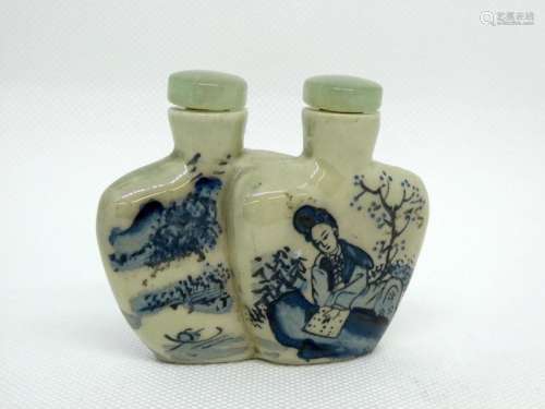 CHINA Snuffbox porcelain snuffbox bottle double decoration of characters. 20th century. H. : 6 cm