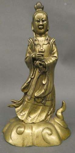 CHINA Gilded bronze statuette of a goddess on a cloud Dim. 29cm