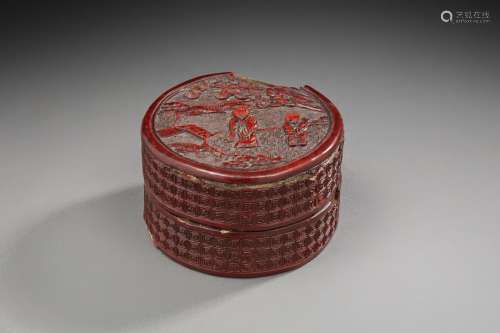 CHINA Circular box in red cinnabar lacquer decorated with two figures under a pine tree on a grid pattern background. 18th century. Diameter : 10 cm