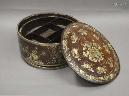 CHINA Wooden tea box with mother-of-pearl inlays decorated with floral and animal motifs. Dim. 13 x 28 cm