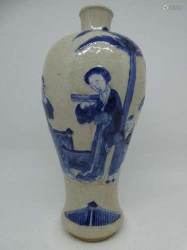 Cracked porcelain vase with characters decoration. H. : 21 cm